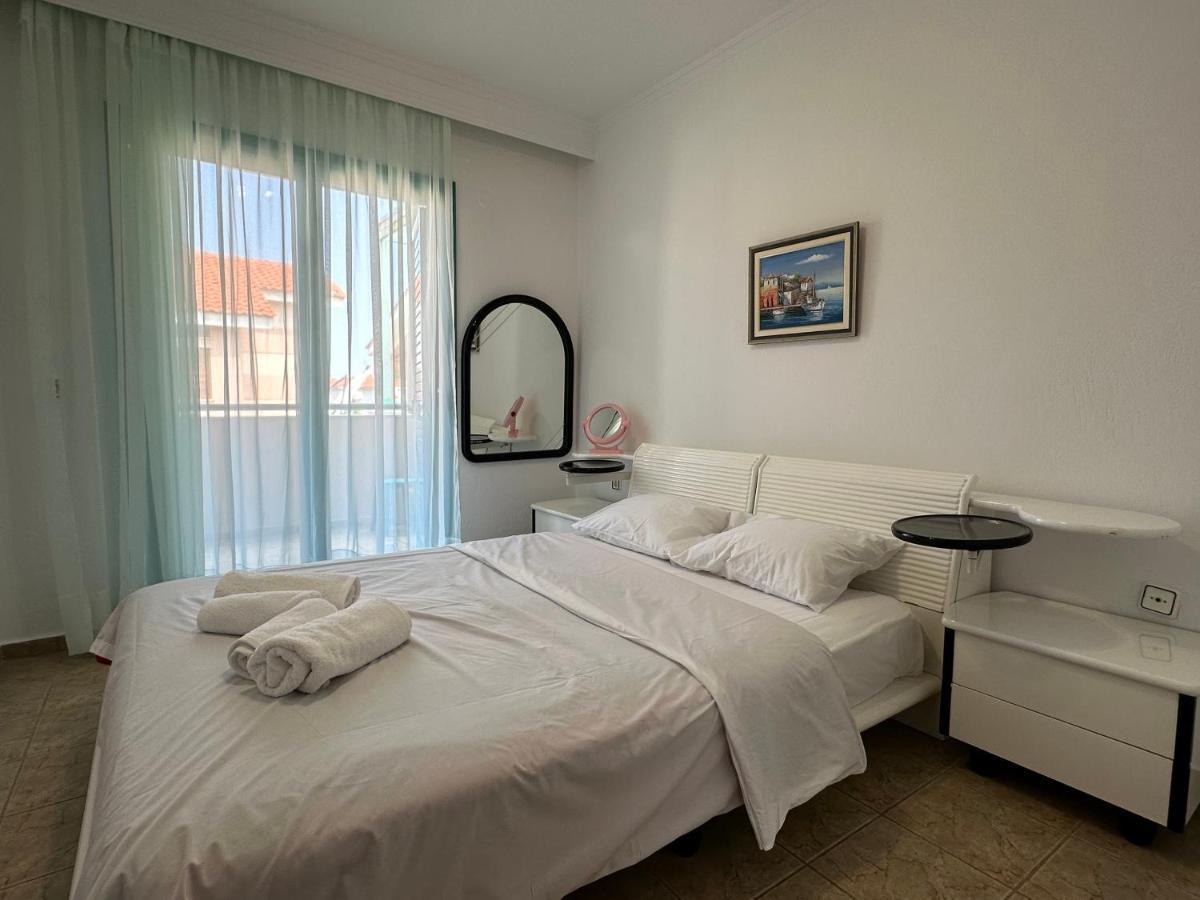 Emerald Seaside Apartment In Pefkohori Pefkohóri Kültér fotó