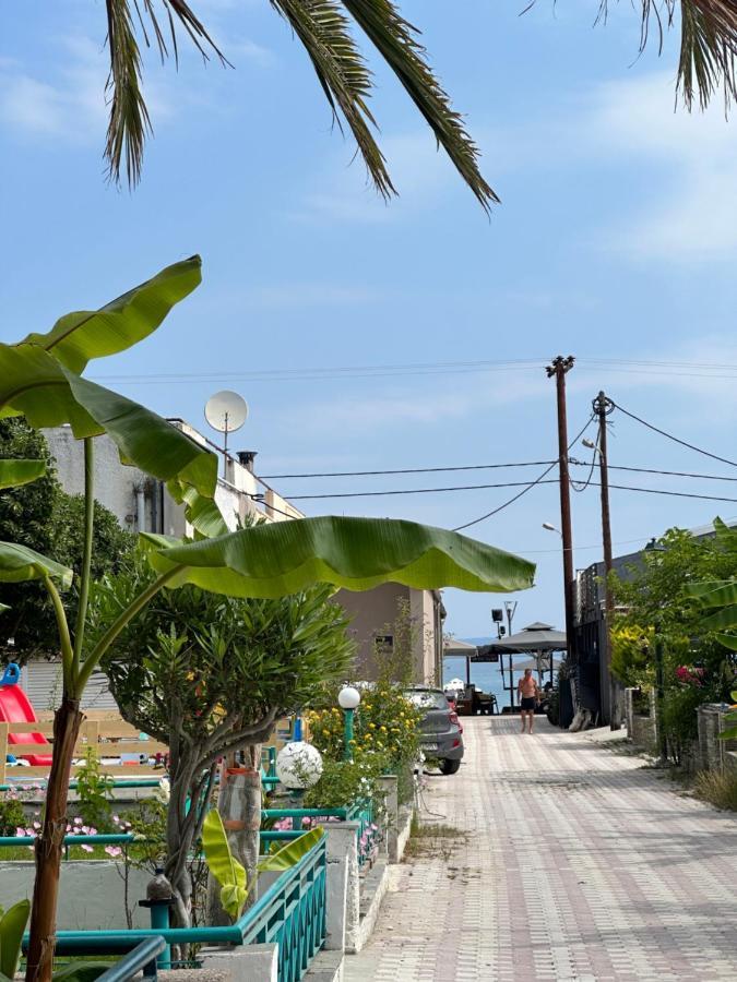 Emerald Seaside Apartment In Pefkohori Pefkohóri Kültér fotó