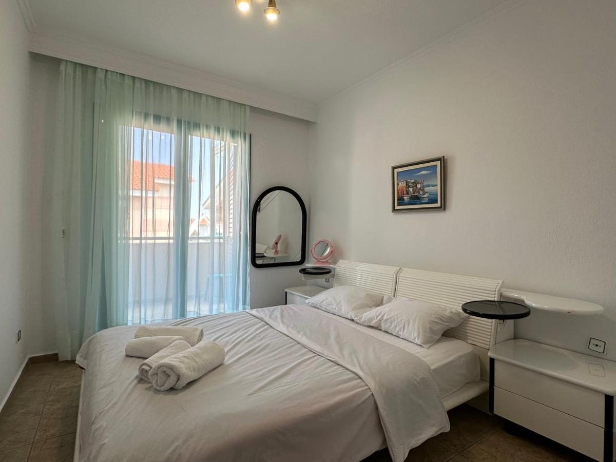 Emerald Seaside Apartment In Pefkohori Pefkohóri Kültér fotó